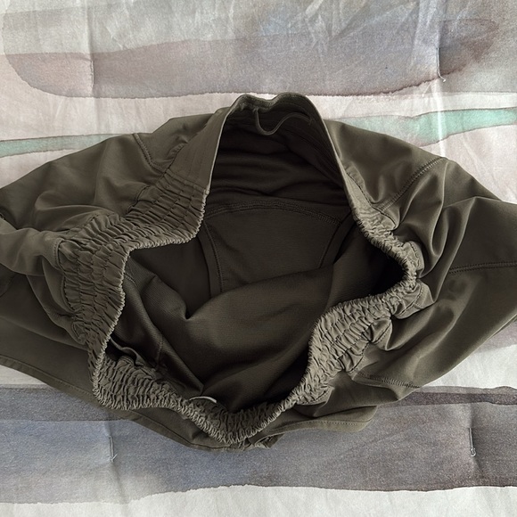 NWOT Lululemon Hotty Hot High Rise Lined Shorts 2.5 - Picture 3 of 5